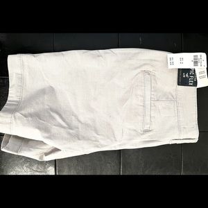 Hollister shorts NWT. Waist 28 inseam 7”